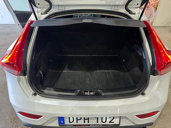 Volvo V40 8 of 20