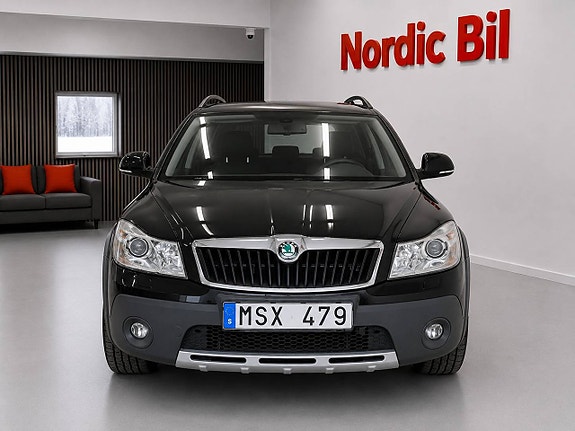 Skoda Octavia Scout 2 of 5