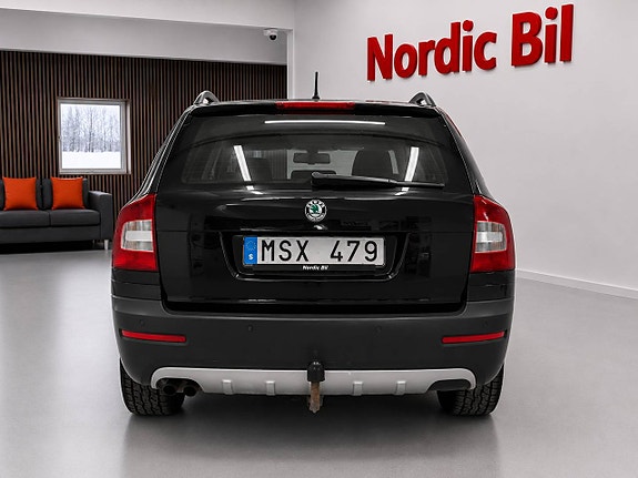 Skoda Octavia Scout 4 of 5
