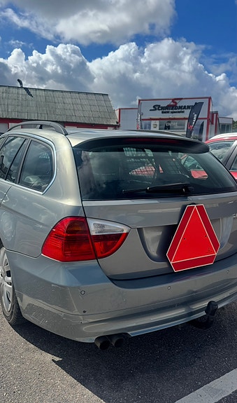BMW 325i 2 of 8