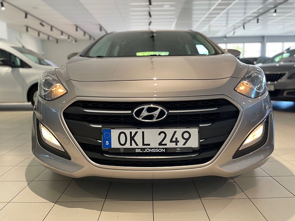 Hyundai i30 2 of 5