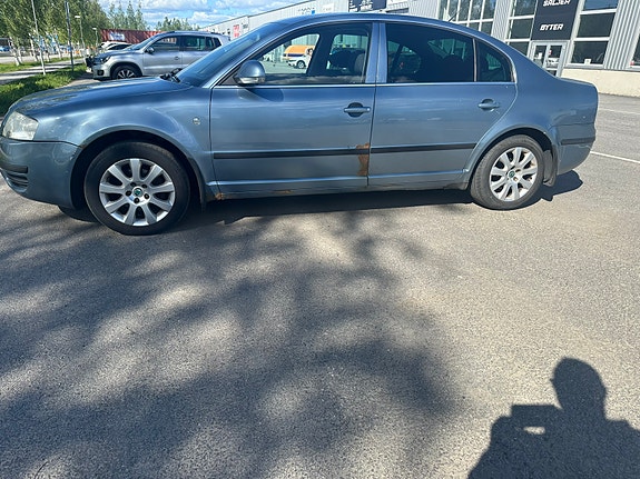 Skoda Superb 2 of 5