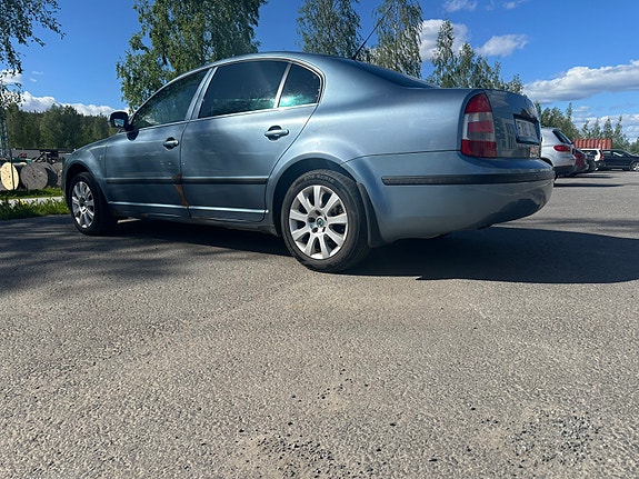 Skoda Superb 3 of 5