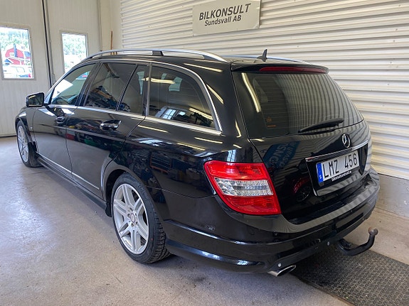 Mercedes-Benz C350 2 of 5