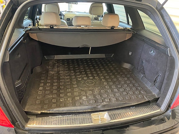 Mercedes-Benz C350 6 of 6
