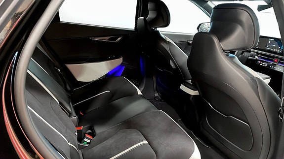 Kia EV6 5 of 12