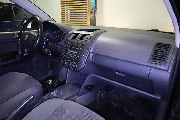 Volkswagen Polo 13 of 21