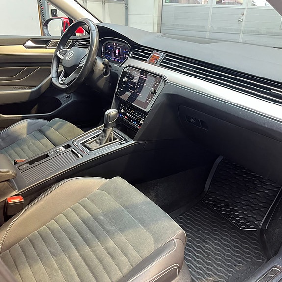 Volkswagen Passat 9 of 11