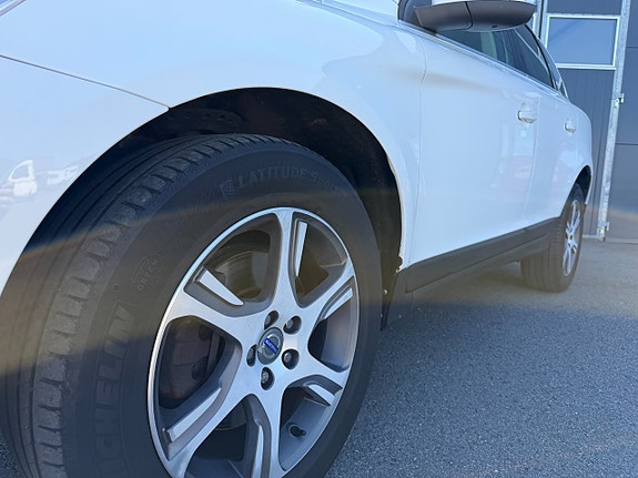Volvo XC60 2 of 5