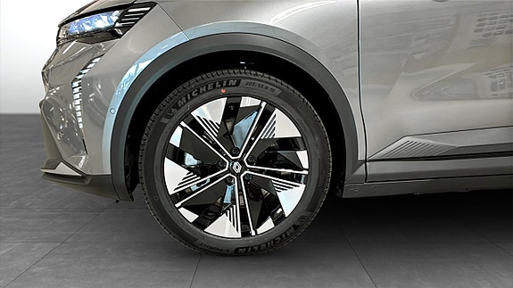 Renault Scenic E-Tech 9 of 12