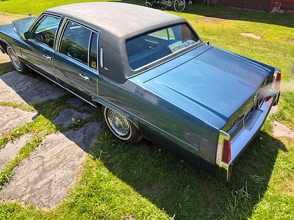 Cadillac Fleetwood Brougham 3 of 7
