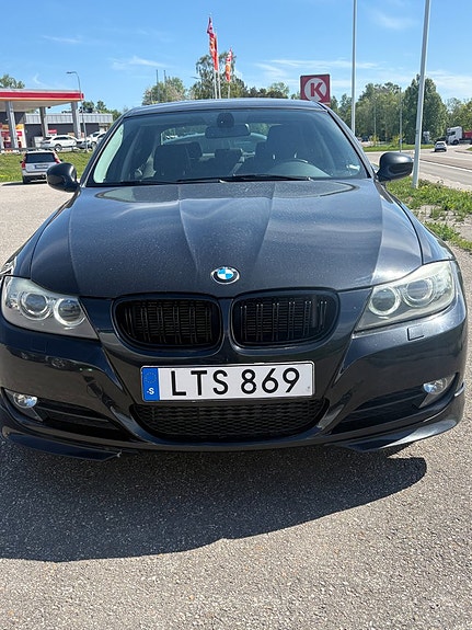 BMW 320d 2 of 4
