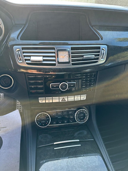 Mercedes-Benz CLS350 2 of 10