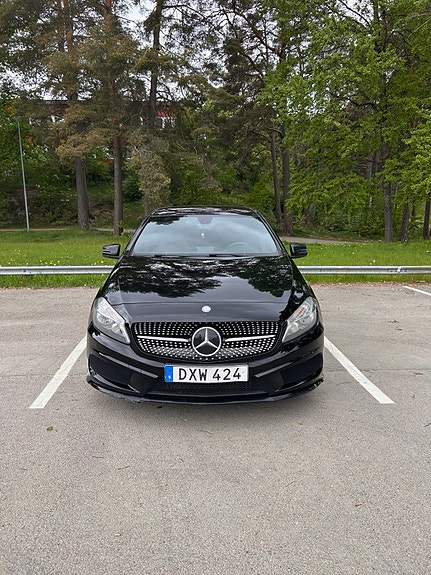 Mercedes-Benz A180 2 of 5