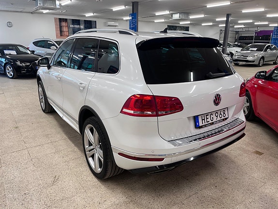 Volkswagen Touareg 4 of 5