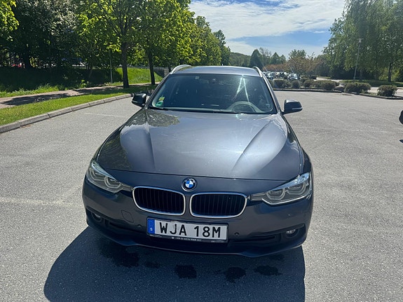 BMW 318d 2 of 11
