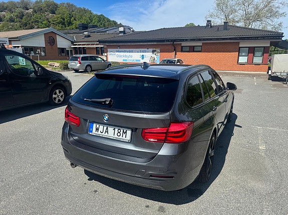 BMW 318d 4 of 11