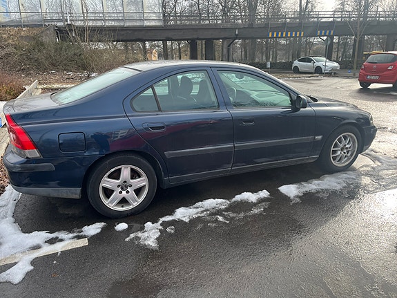 Volvo S60 3 of 5