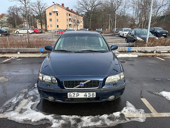 Volvo S60 2 of 5