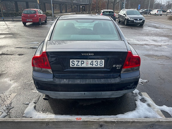 Volvo S60 4 of 5