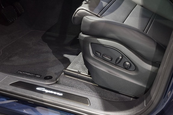 Porsche Cayenne Coupe 10 of 18