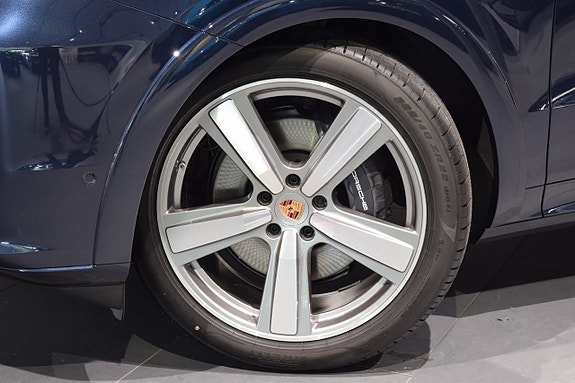 Porsche Cayenne Coupe 18 of 18