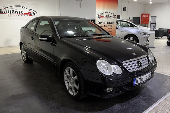 Mercedes-Benz C200 3 of 5