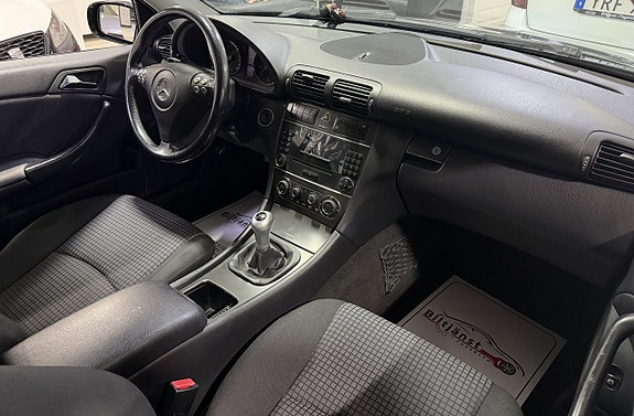 Mercedes-Benz C200 7 of 8
