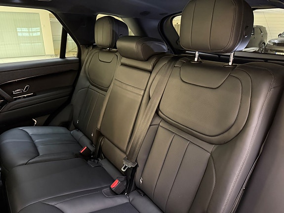 Land Rover Range Rover Sport 21 of 23