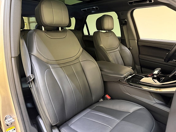 Land Rover Range Rover Sport 18 of 23