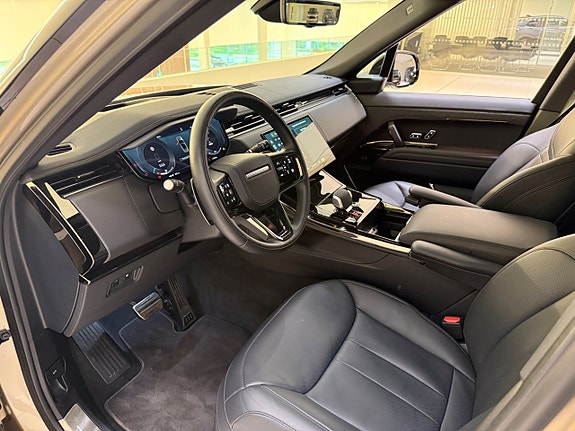 Land Rover Range Rover Sport 8 of 23