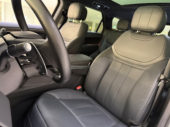 Land Rover Range Rover Sport 9 of 23