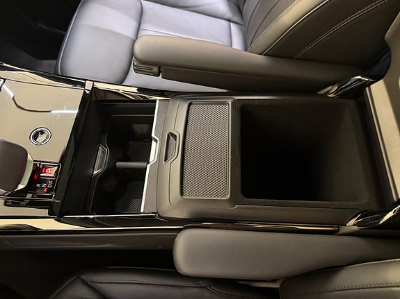 Land Rover Range Rover Sport 14 of 23