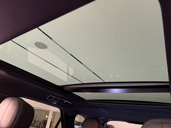 Land Rover Range Rover Sport 16 of 23