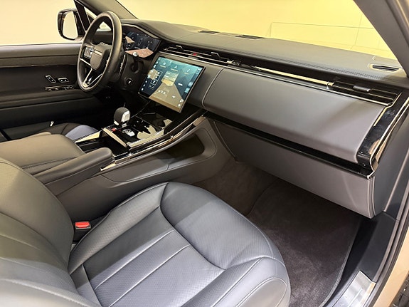 Land Rover Range Rover Sport 17 of 23