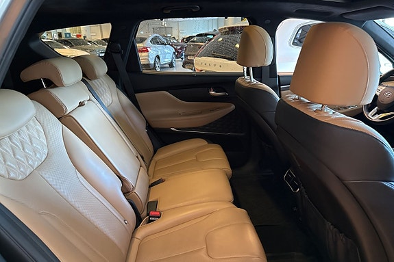 Hyundai Santa Fe 19 of 26