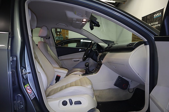 Volkswagen Passat 14 of 23