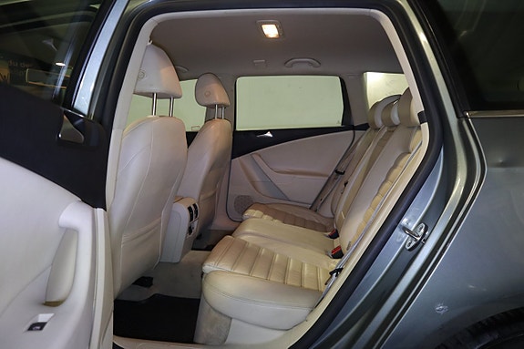 Volkswagen Passat 10 of 23