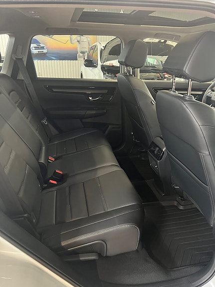 Honda CR-V 9 of 17