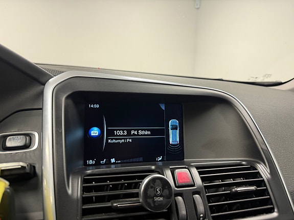 Volvo XC60 15 of 18