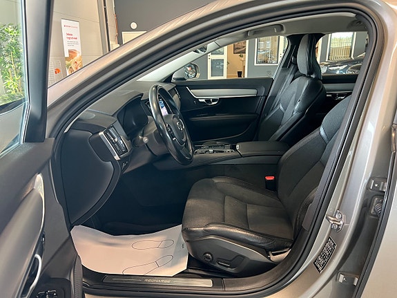 Volvo V90 16 of 22