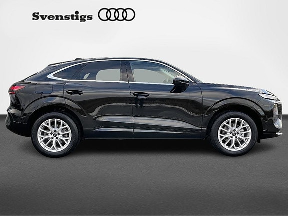 Audi Q3 3 of 5