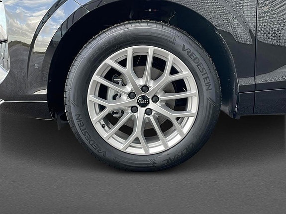 Audi Q3 8 of 18