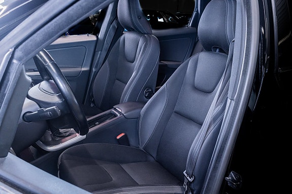 Volvo XC60 15 of 25