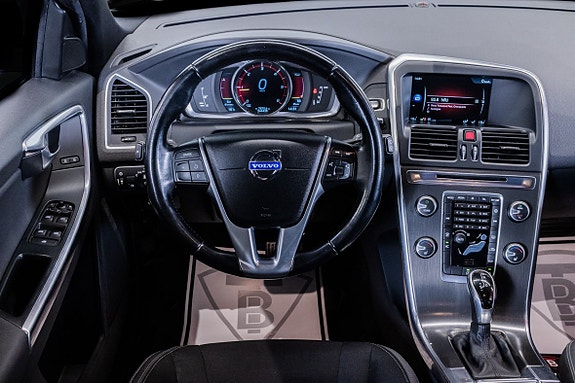 Volvo XC60 17 of 25