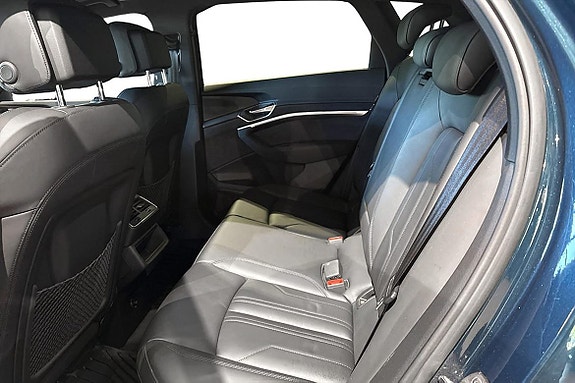 Audi e-tron 11 of 24