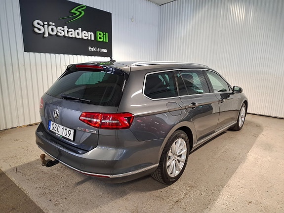 Volkswagen Passat 7 of 15