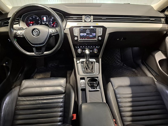 Volkswagen Passat 9 of 15