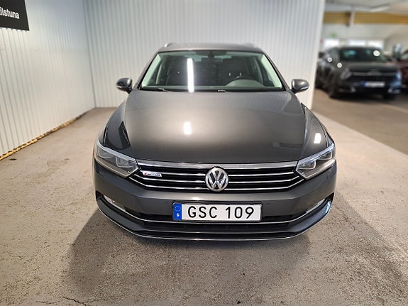 Volkswagen Passat 2 of 5