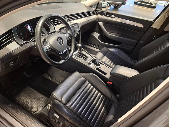 Volkswagen Passat 10 of 15